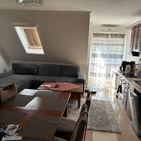 Ujszeru, Jol Felszerelt Lakas A Varos Sziveben, Ingyenes Parkolassal! 데브레첸 외부 사진